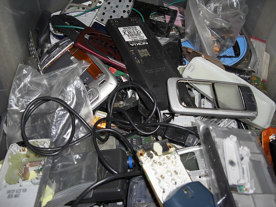 Old mobile phones used as sources for a 3GP to MP3 converter online workflow
