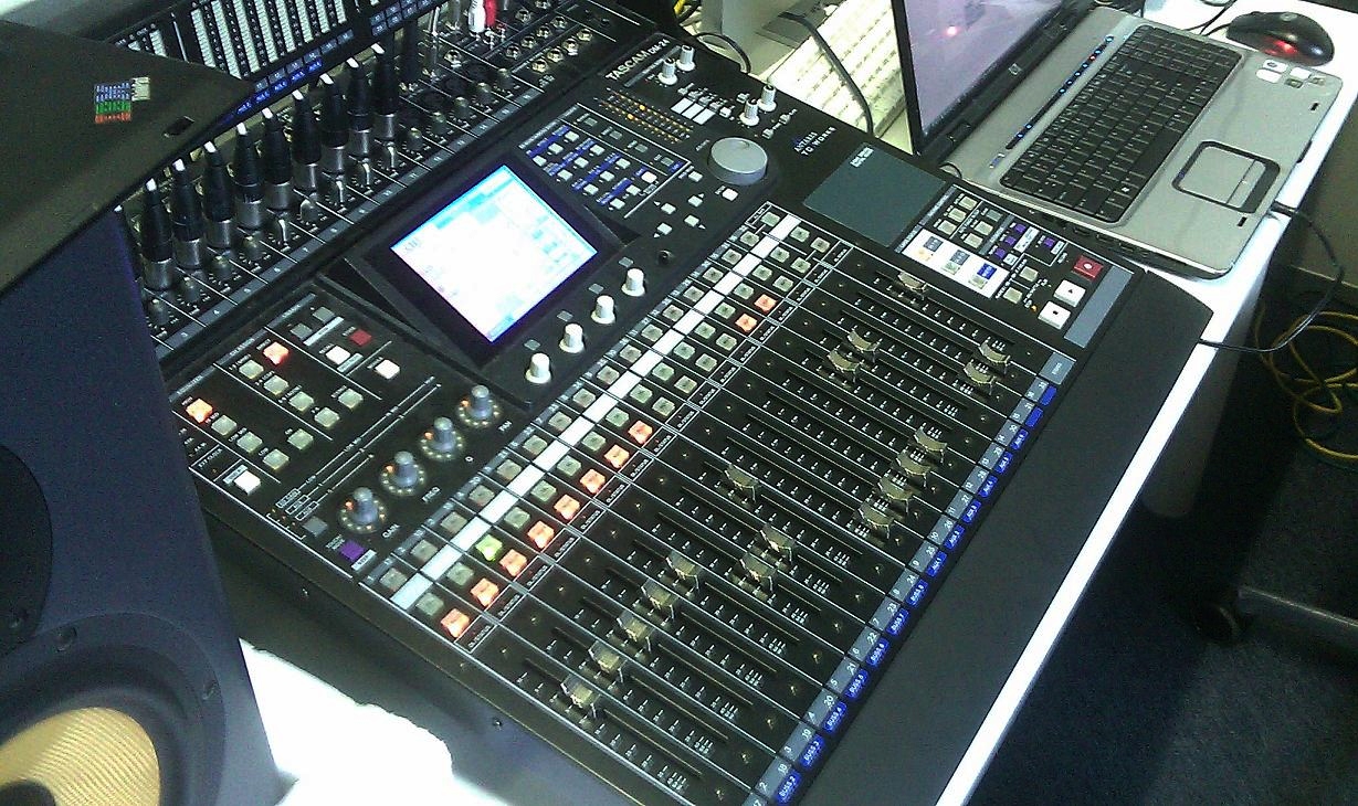 Audio mixer console used in an aiff to mp3 converter online workflow