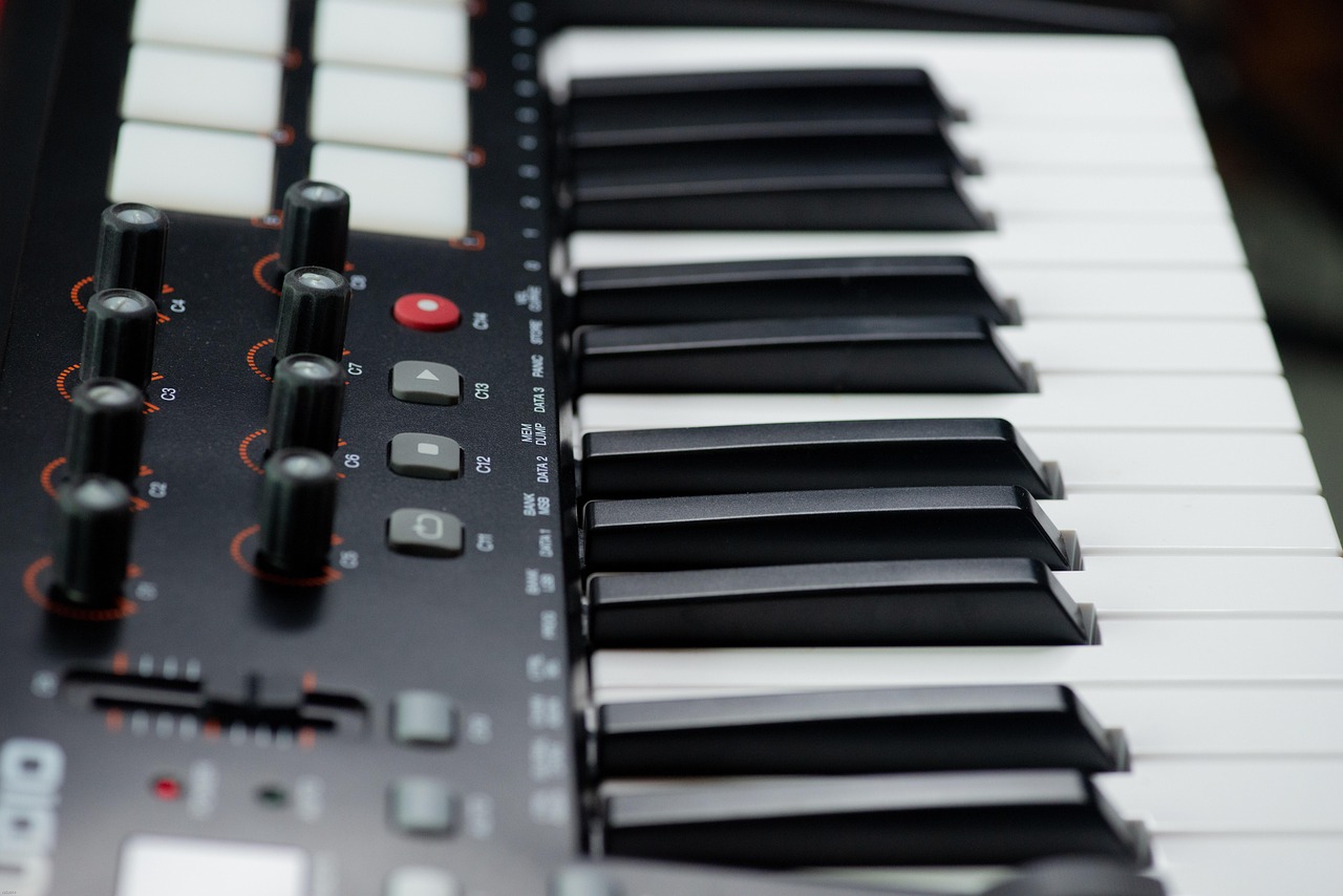 MIDI keyboard controller for choosing instruments before converting MIDI to MP3