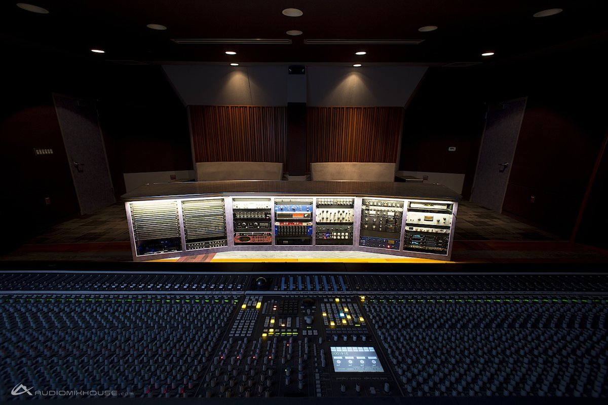 Studio audio mix desk used for WMA to MP3 converter online batch checks